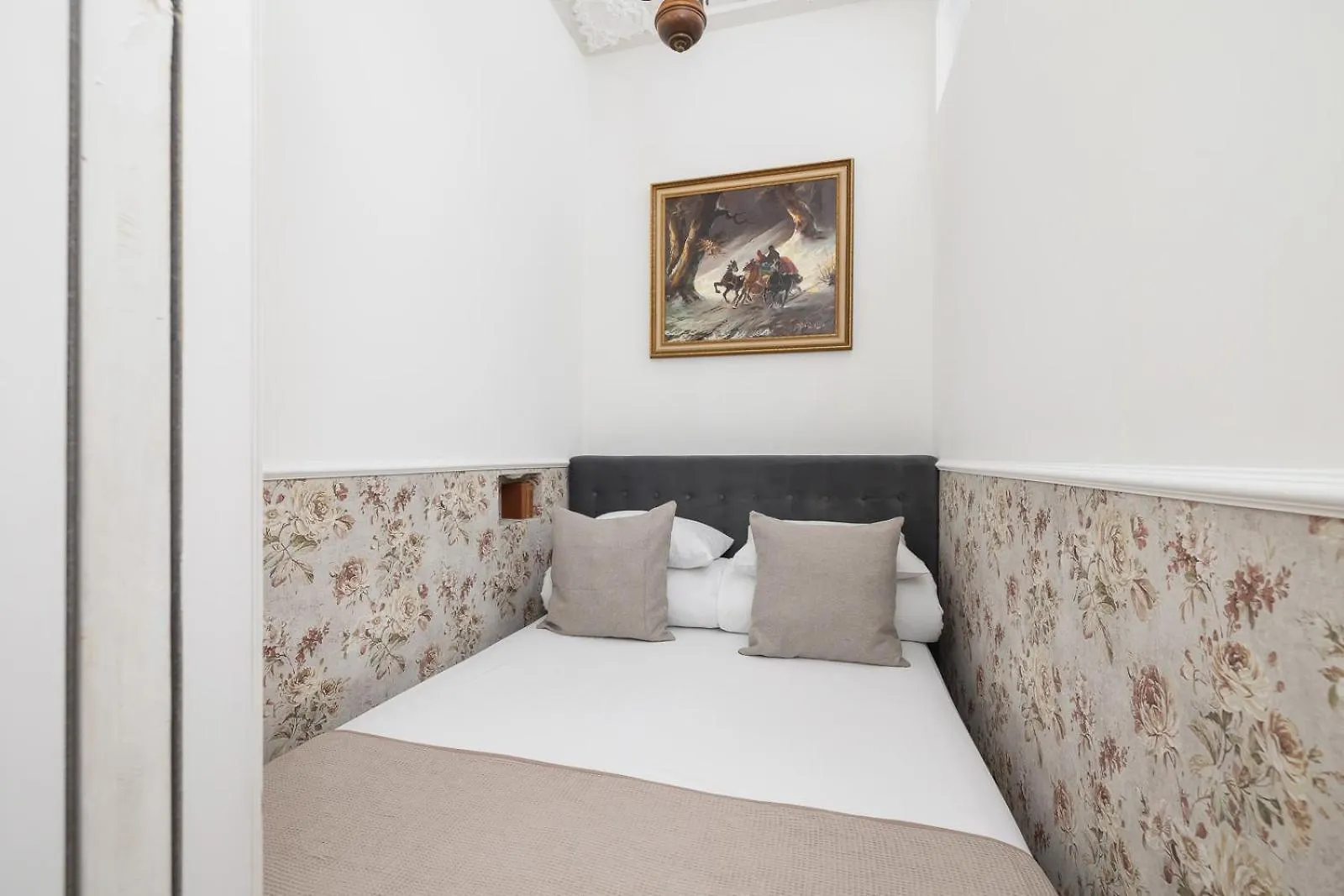 2 Bedroom Apartment - Sereno Fenn'A 5 Street Krakow 0*,  Poland